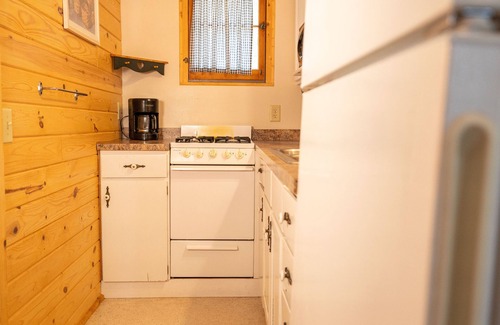 Hackensack Cabina | Webb Lake, Hackensack, Northern MN - 3 Bedroom, Sleeps 6 - Cabin #3 Blue Water
