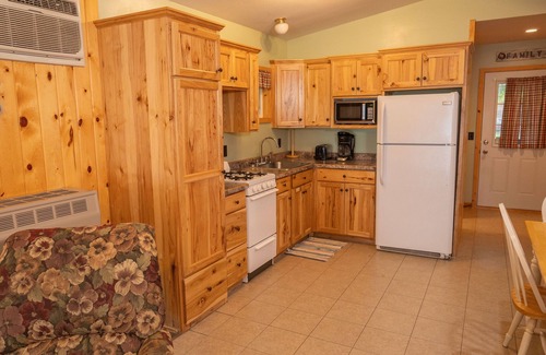 Hackensack Cabina | Webb Lake, Hackensack, Northern MN - 3 Bedroom, Sleeps 6 - Cabin #6 Blue Water