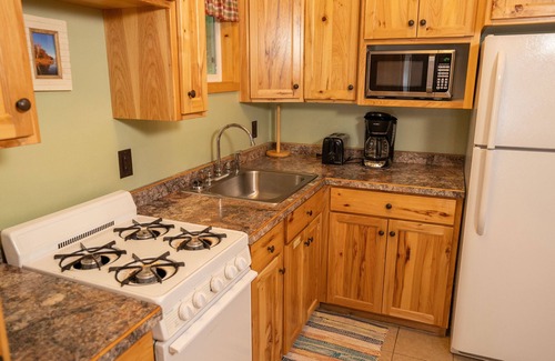 Hackensack Cabina | Webb Lake, Hackensack, Northern MN - 3 Bedroom, Sleeps 6 - Cabin #6 Blue Water