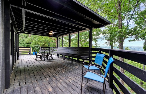 Sewanee Casa | Weblon's Retreat - Incredible Bluff View and Peaceful Woods