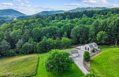 Sparta Casa | Wedding & Event Venue with on-site lodging