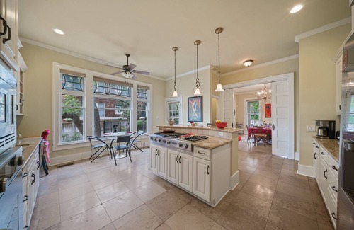 Monte Vista Casa | 👰🏻🤵🏽Wedding Groups up to 20: 3-Story Mansion near Downtown 2 Balconies 💒