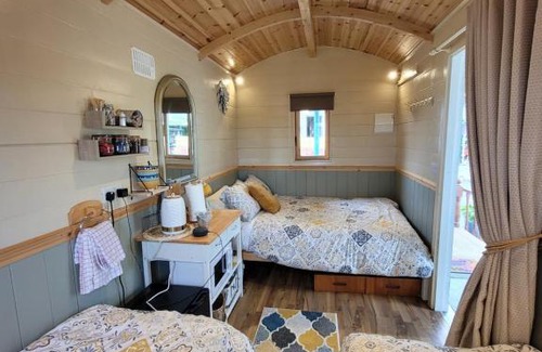 Dromineer Otro | Wedger's Hut