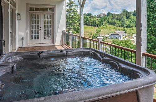 Weaverville Casa | Weekend friends and fam! Media room, Hot Tub, Firepit, Sleeps 18 minutes to Asheville