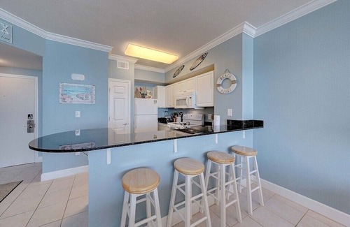Panama City Beach Complejo | Beautiful 2nd floor @Tidewater! Aug 12 - 15th open!