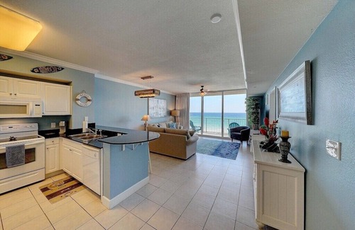 Panama City Beach Complejo | Beautiful 2nd floor @Tidewater! Aug 12 - 15th open!