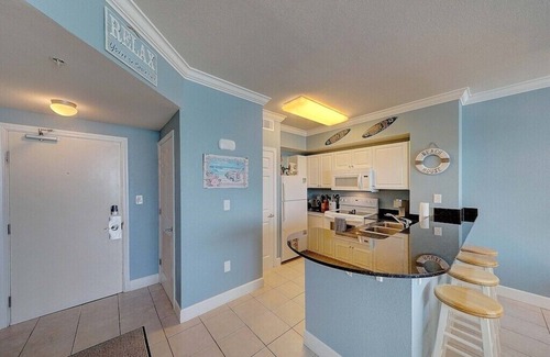 Panama City Beach Complejo | Beautiful 2nd floor @Tidewater! Aug 12 - 15th open!