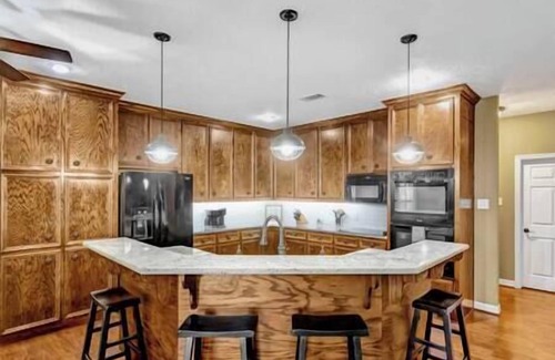 Brookshire Otro | Weekend Getaway - Country Oasis Pool, Hot Tub, Texas Longhorns & Event Venue