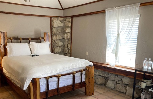 Myra Cabina | Weekend getaway in beautiful NTX hill country!
