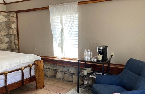 Myra Cabina | Weekend getaway in beautiful NTX hill country!