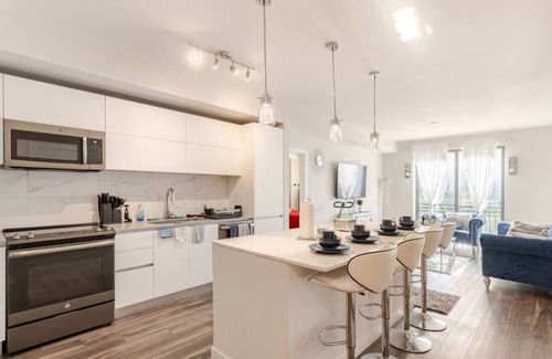 Flagler Village Apartamento | Weekend Luxury 2BR w/ Rooftop Pool, Jacuzzi, Game Lounge, Gym + Coffee Bar