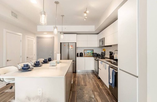 Flagler Village Apartamento | Weekend Luxury 2BR w/ Rooftop Pool, Jacuzzi, Game Lounge, Gym + Coffee Bar