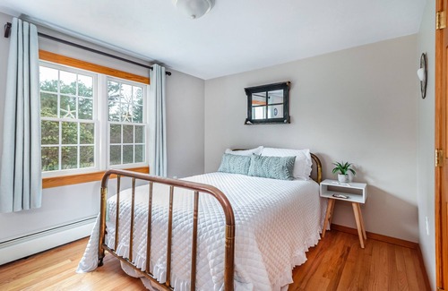 Sandwich Casa | WEEKEND RENTALS IN JULY AVAILABLE Stunning 5Bd House w/ Heated Salt Water Pool with Hot Tub & Outdoor Kitchen Area