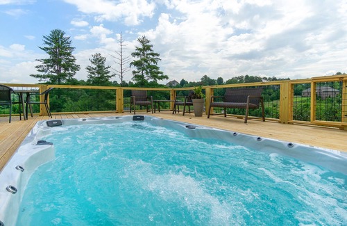 Weaverville Casa | Weekend with friends & family! Movie room~Swim Spa~Hot Tub~Firepit~Sleeps