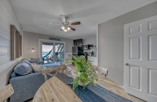 Delos Apartamento | Weekender by AvantStay | Gorgeous BEACH FRONT Home w/ Ocean View
