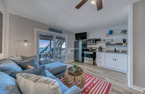 Delos Apartamento | Weekender by AvantStay | Gorgeous BEACH FRONT Home w/ Ocean View