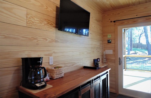 Asheville Cabina | Weekender Cabin - 3 Miles from Downton Asheville