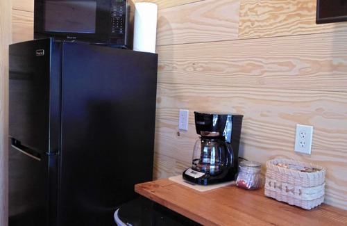 Asheville Cabina | Weekender Cabin - 3 Miles from Downton Asheville
