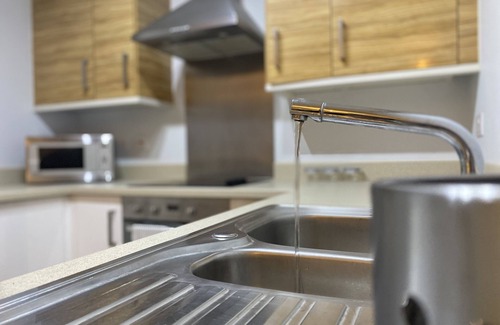 Merton Apartamento | Weekly & Monthly Stays for /Business/Contractors/Relocators/Families