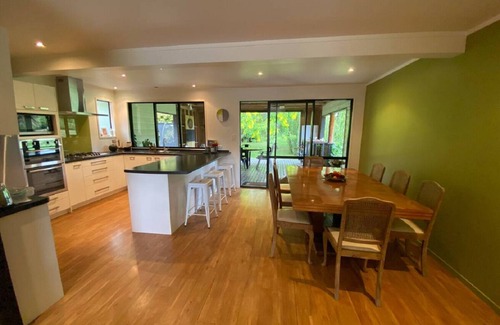 Matakana Casa | Weeping Willow