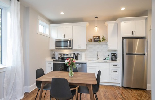 Eighth Avenue Casa | WeHo 3 Story Townhome 4 of 4 w/ Rooftop Deck WALKABLE! 8 mins drive to BRDWY!
