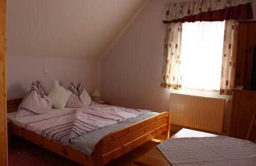Glanz an der Weinstrasse Cama Y Desayuno | Weingut Juritsch