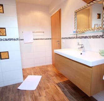 Ihringen Hotel | Weinhotel/Gasthaus zur Sonne