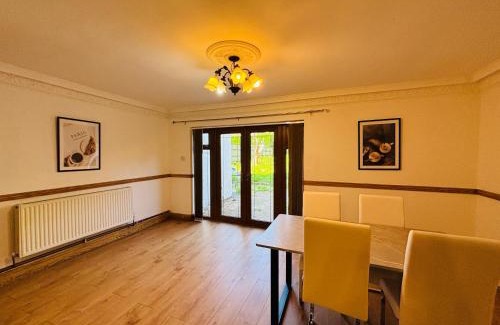 Cockett Casa | Welbeck House, close to Swansea Central