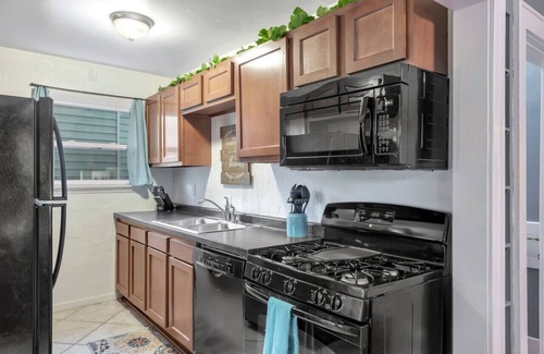 Lansing Casa | Welcome Home (+ your pup) MSU 2 mi