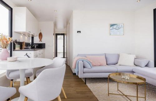 Offingawier Casa | Welcome in - Houseboat Agua Dolce met tuin, Paviljoenwei 4, Sneek - Offingawier