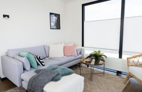Offingawier Casa | Welcome in - Houseboat Agua Dolce met tuin, Paviljoenwei 4, Sneek - Offingawier