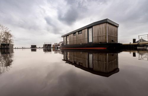 Offingawier Apartamento | Welcome in - Houseboat - Paviljoenwei 4 - Sneek 'Boatique Sneek'