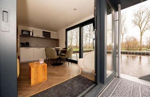 Offingawier Apartamento | Welcome in - Houseboat - Paviljoenwei 4 - Sneek 'Boatique Sneek'