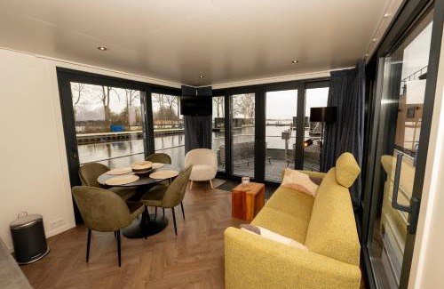 Offingawier Apartamento | Welcome in - Houseboat - Paviljoenwei 4 - Sneek 'Boatique Sneek'