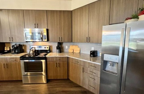 Memorial Apartamento | Welcome, kick back and relax in this calm stylish luxury unit!