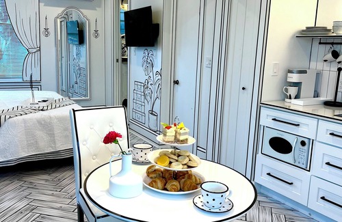 St. Augustine Apartamento | Welcome to a sketch-book-like themed studio!