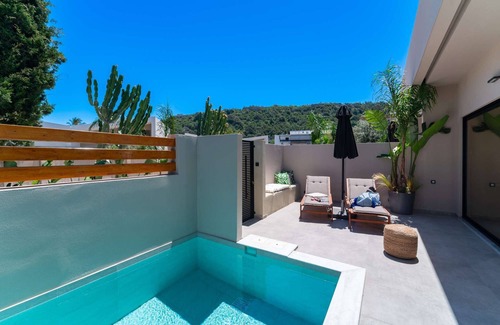 Ixia Apartamento | Welcome to Afesou Suites, your perfect sanctuary in the stunning coastal area of Ixia, Rhodes.