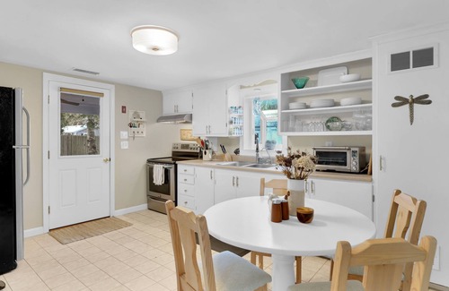 West Dennis Casa | Welcome To Beach Bungalow - Close to South Village Beach