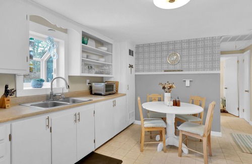 West Dennis Casa | Welcome To Beach Bungalow - Close to South Village Beach