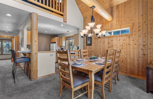 Redmond Casa | Welcome to Cinnamon Chalet – Your Cozy Escape in Eagle Crest Resort! Dog Friendl