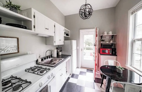 Daniels Hill Cabaña | Welcome to Cozy Cottage: Relax. Explore. Retreat.