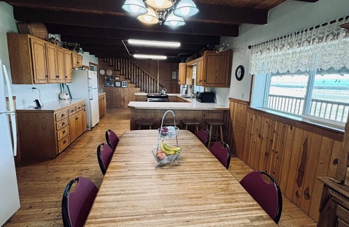 West Yellowstone Cabina | Welcome to Crane Meadows, West Yellowstone Cabin, sleeps 32 close to Hebgen Lake