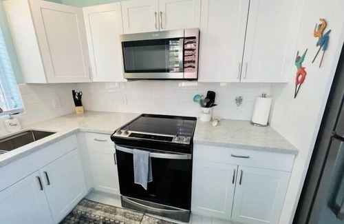 Christiansted Condominio | Welcome to Crucian Sunsets! 3 bedroom, 2 bath renovated condo of Coakley Bay Condominiums!