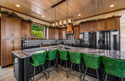 Gatlinburg - Pigeon Forge Cabina | Welcome to Dancing Fox! Luxury 7BR, Indoor Pool, Fire Pit, Wow Views!!!