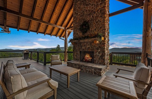 Gatlinburg - Pigeon Forge Cabina | Welcome to Dancing Fox! Luxury 7BR, Indoor Pool, Fire Pit, Wow Views!!!