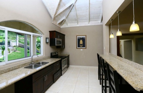 Whitehouse Villa | Bienvenido a Eden’s Inn