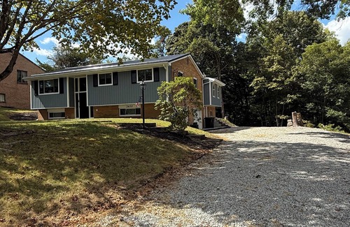 Elrama Casa | Welcome to Finley-Villa! A cozy 3-bedroom, 3 full bath house in Finleyville