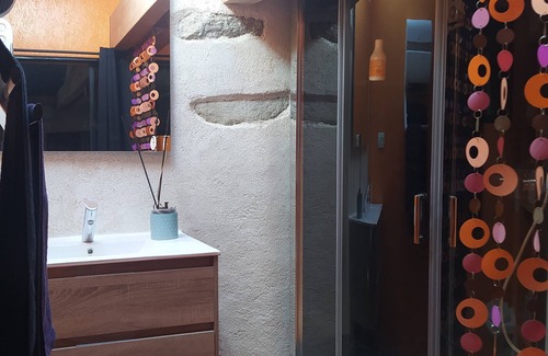 Rouffiac-d'Aude Apartamento | Welcome to the workshop, comfortable loft equipped for a pleasant stay.