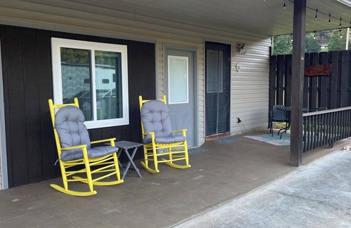 Franklin Cabaña | Welcome to Little Creek Ranch - A cozy cottage in charming Franklin