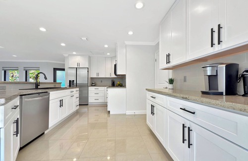 Coral Shores Casa | Welcome to Lux Waterfront Getaway: Modern & Pet-Friendly